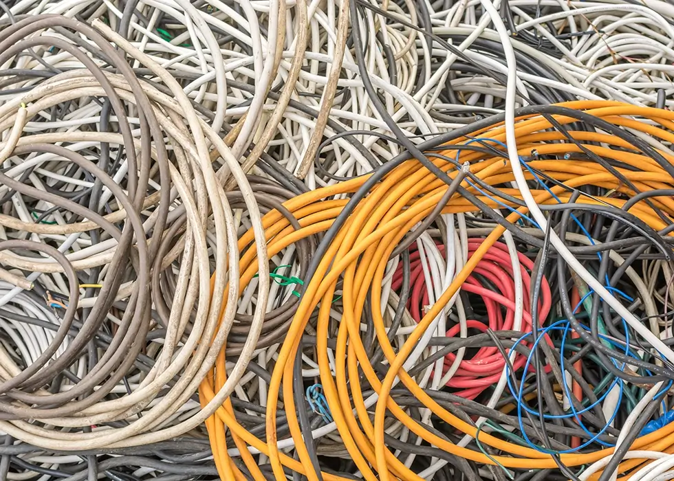 Verschiedene Arten von alten Kabel im Recycling-Hof.